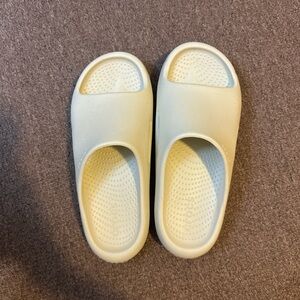 crocs unworn white and cream slippers  unisex men 4 women 6